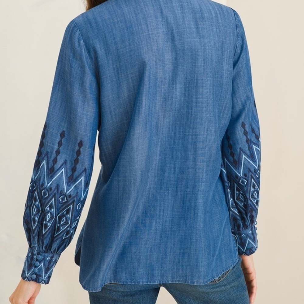 💕 Chico's Embroidered-Sleeve Top Denim Blue Size 0 - Picture 2 of 10